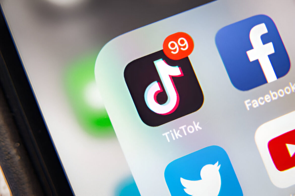 Ar „TikTok“ jūsų klausosi? Ar jis seka Jūsų veiksmus?